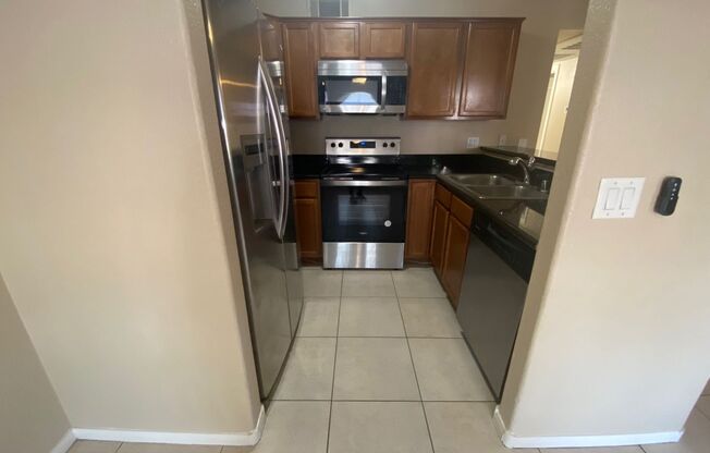 LOVELY 3 BEDROOM 2 BATHROOM 1ST FLOOR CONDO,