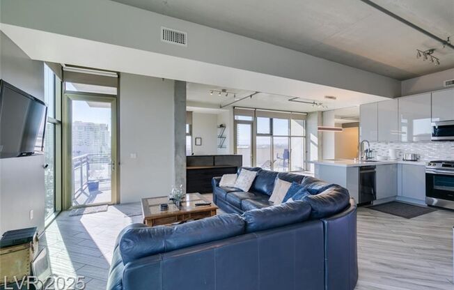 1 bed, 2 baths, $2,977, Unit Juhl Highrise