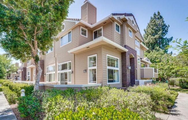 Excellent and Spacious Home - 3BR 2.5 BA - This is a MUST SEE!!!