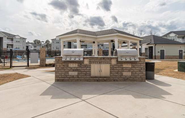 the preserve at ballantyne commons clubhouse with a bar with two bbq