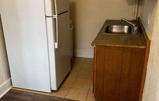 Studio, 1 bath, $825, Unit 409 WALNUT ST- UNIT# 9