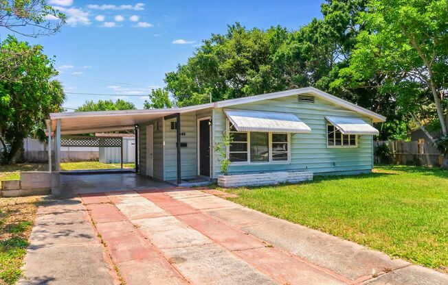 Spacious 2 Bedroom, 1 Bathroom Home in Meadowlawn!