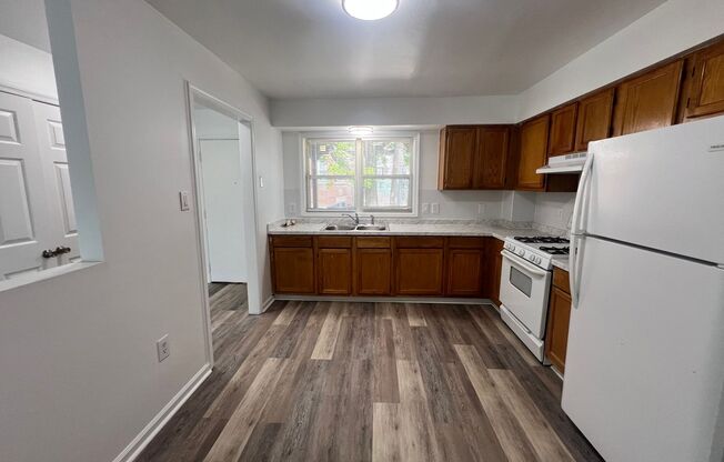 3 beds, 1.5 baths, $1,600, Unit 4054 Ogden St
