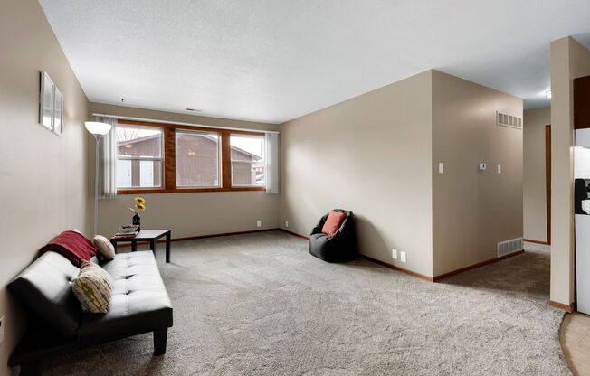 2 beds, 1 bath, 810 sqft, $949, Unit 4317-16