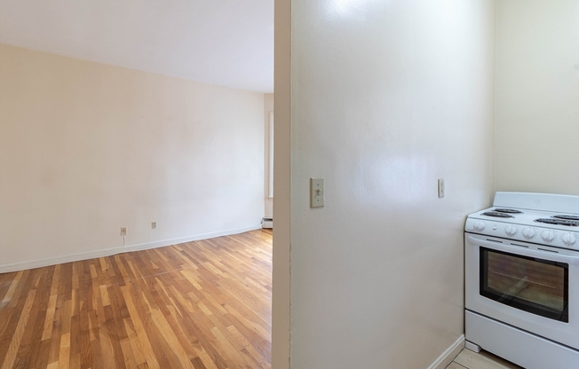1 bed, 1 bath, 525 sqft, $2,400, Unit 34