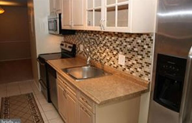 3 BEDROOM CONDO WITH BALCONY, ALL UTILITIES INCLUDED