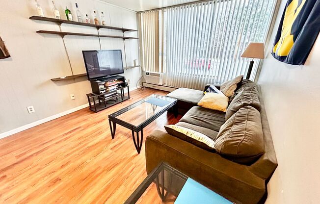 2 beds, 1 bath, 768 sqft, $2,380, Unit 212