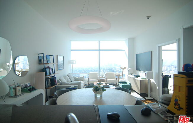 1 bed, 1.5 baths, 1,020 sqft, $5,500, Unit 31F