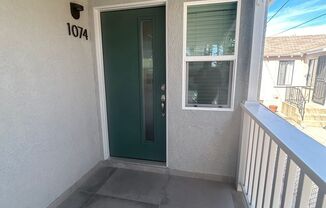 2 beds, 1 bath, $2,500, Unit 1074