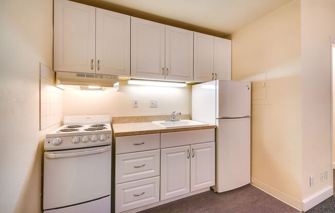 Studio, 1 bath, 325 sqft, $935, Unit 210