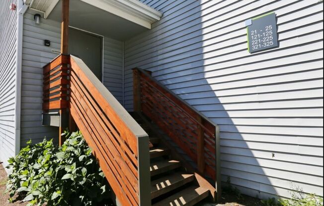 2 beds, 1 bath, 868 sqft, $1,784, Unit 18