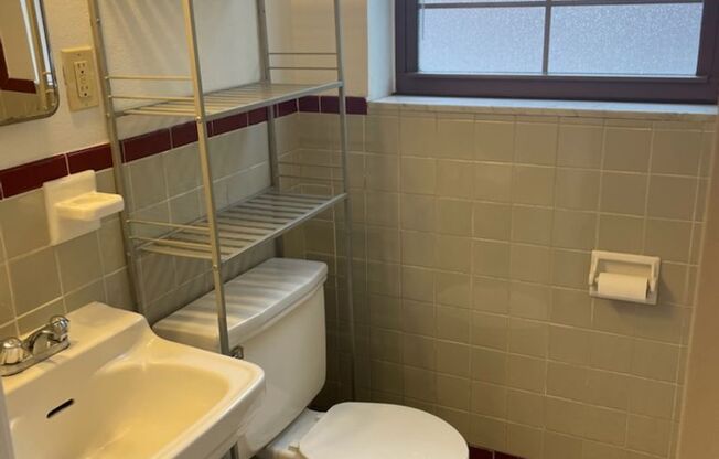 Studio, 1 bath, 487 sqft, $1,275, Unit Fifth 108