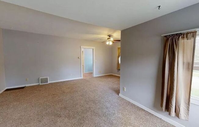 2 beds, 1 bath, $1,100