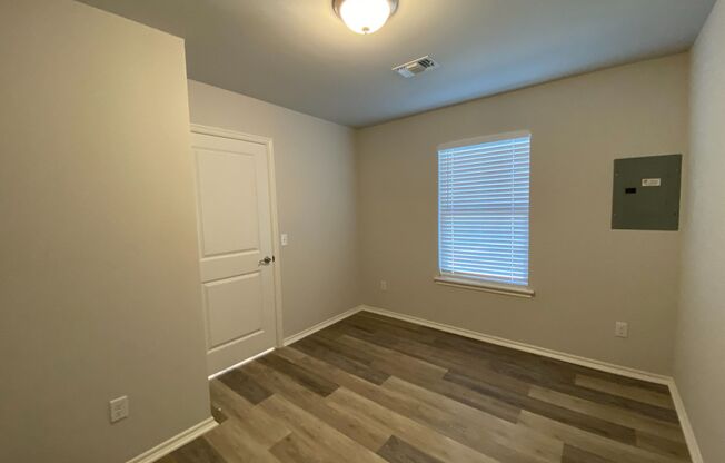 2 beds, 1 bath, $1,045