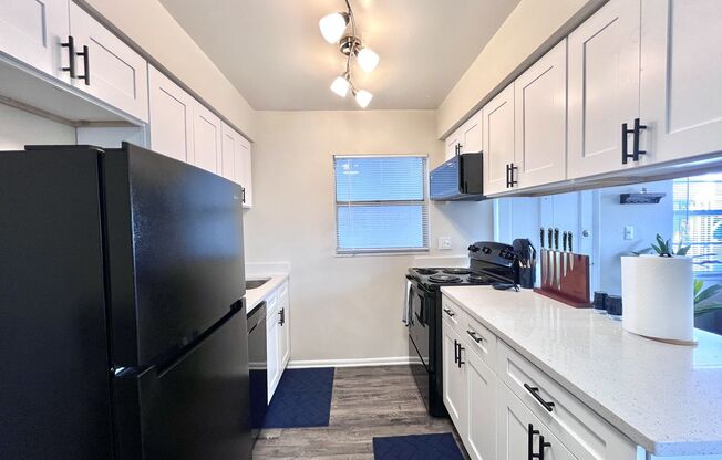 1 bed, 1 bath, 650 sqft, $1,549, Unit 14