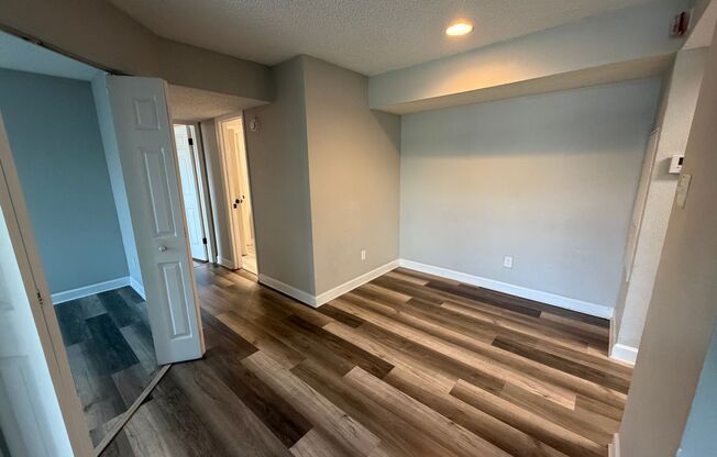 ** Move in Special $500 off your first months rent** FABULOUS 2 Bedroom/1 Bath Condo!!