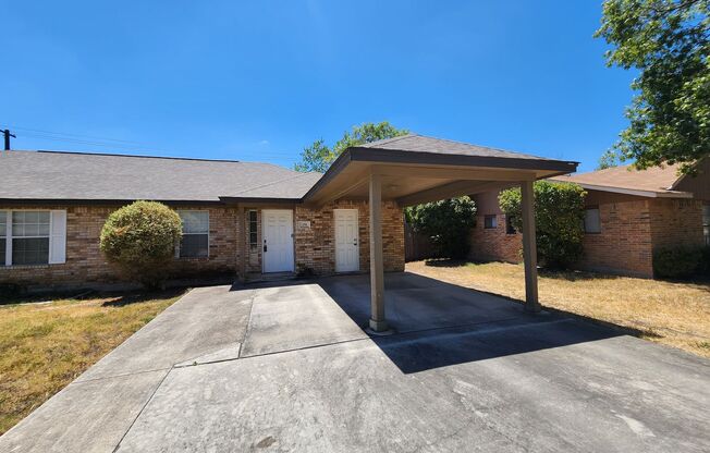 2/1 Duplex Minutes from Gruene Shopping & Entertainment! Refrigerator & Washer/Dryer Included! No Carpet  / CISD