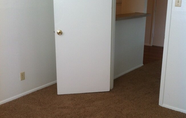 1 bed, 1 bath, 550 sqft, $735, Unit 1027