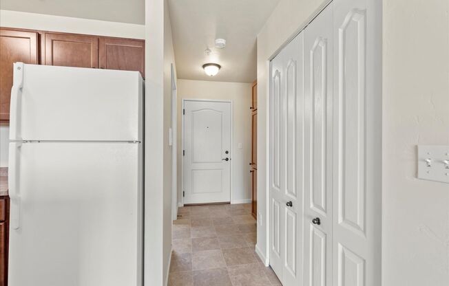 Studio, 1 bath, 450 sqft, $1,075, Unit 614