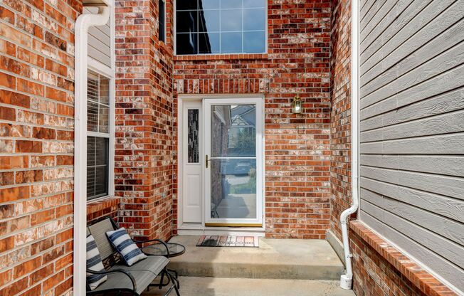 Beautiful luxury townhome style condominium in Masters Park