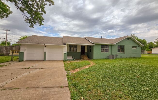 Remodeled 3 bed 2 bath home in Shawnee!