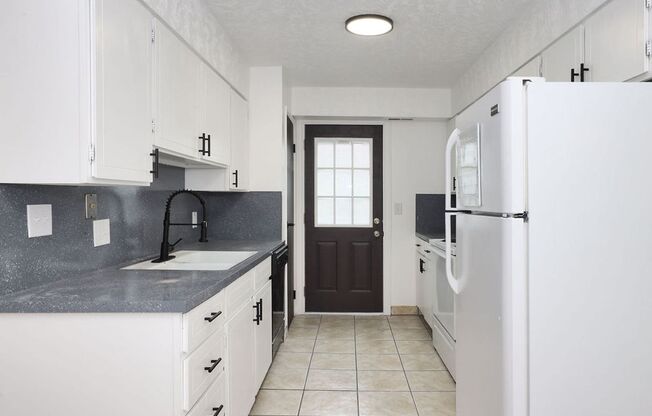 1 bed, 1 bath, 720 sqft, $1,095, Unit UNIT 12