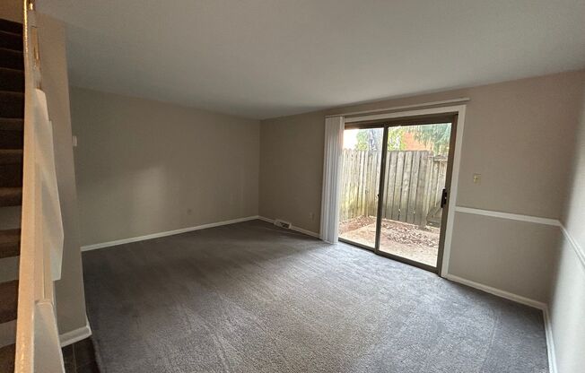2 beds, 1 bath, 1,147 sqft, $950, Unit 411 - C BT