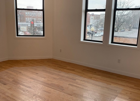 2 beds, 1 bath, $2,250, Unit 303
