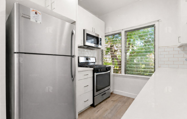 (Ellie:B) 414 N. Maple Drive