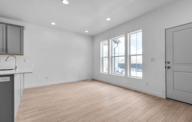SIGN NOW FOR 6 WEEKS FREE - Brand New 3-bed, 3.5-bath Townhome