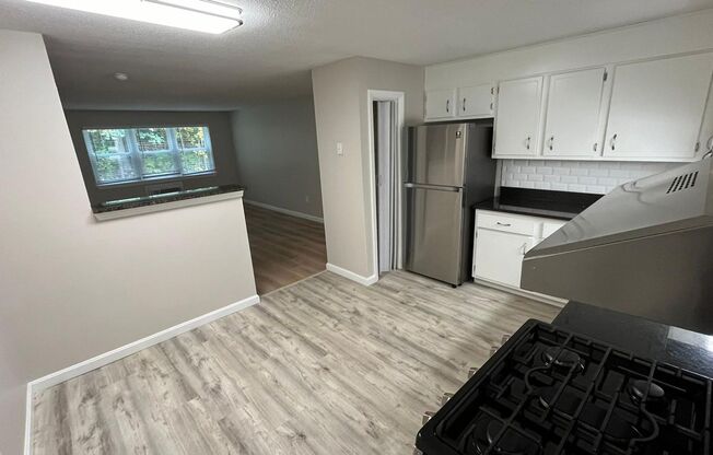 2 beds, 1 bath, $1,975, Unit 99-H