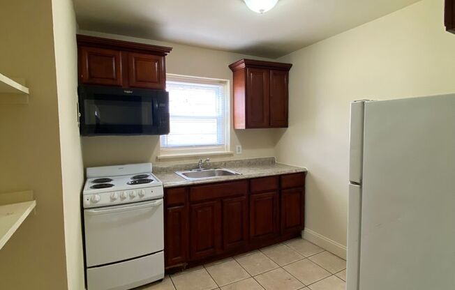 1 bed, 1 bath, $850, Unit 2427APA