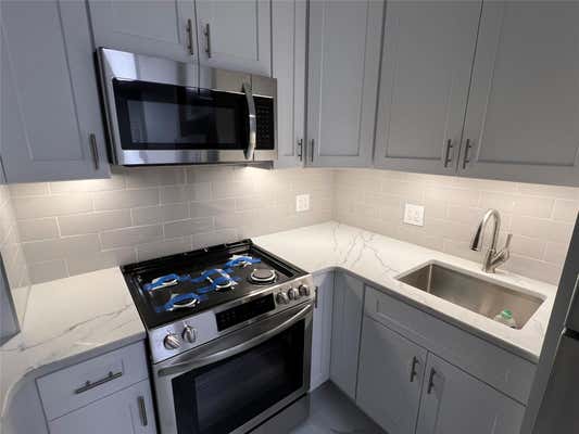 30 12 35 AVE