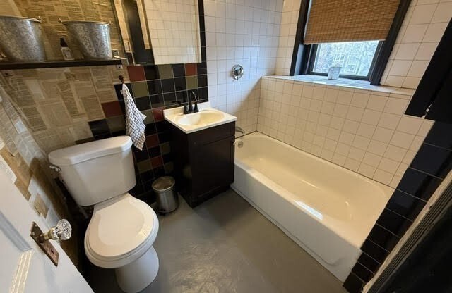 Studio, 1 bath, 356 sqft, $2,100, Unit 15