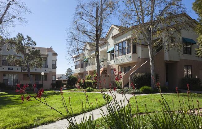 Courtyard With Green Space at Cypress Point Apartment , Ventura, California