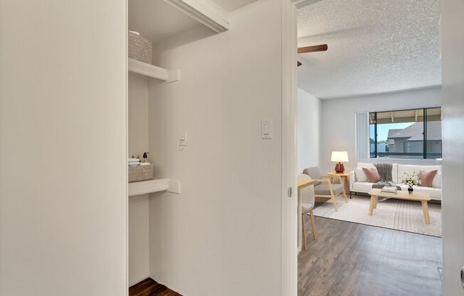 Studio, 1 bath, 400 sqft, $899, Unit 248