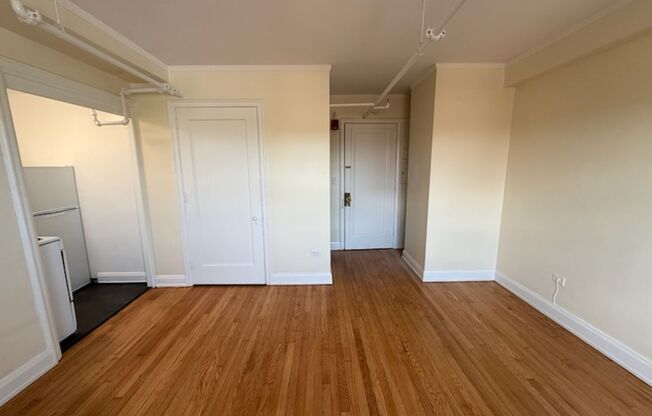Studio, 1 bath, 301 sqft, $1,350, Unit Wellington 604