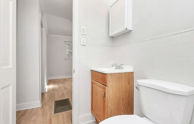 Cozy One Bedroom Triplex in Dilworth! Spring Rent Special!