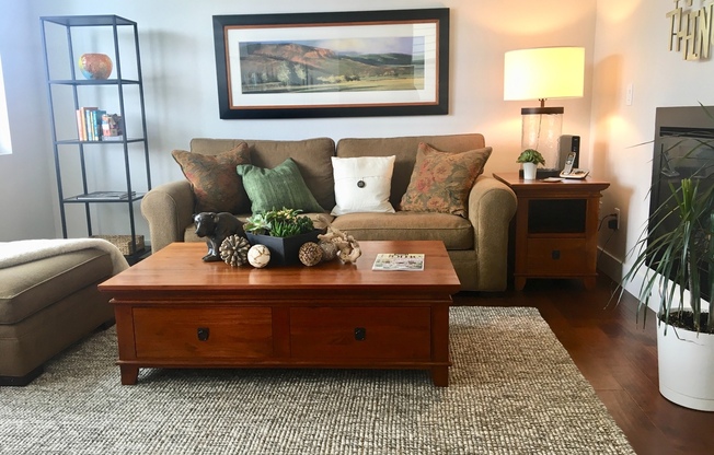 Luxury in Old Town Lafayette for Lease! MUST SEE!