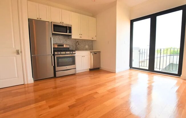 323 LINCOLN PL