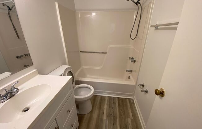 2 beds, 2 baths, $1,295, Unit Unit A