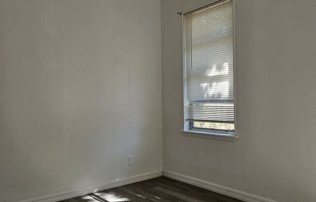 3 beds, 1 bath, $2,000