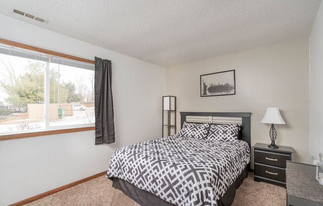 2 beds, 1 bath, 799 sqft, $1,045