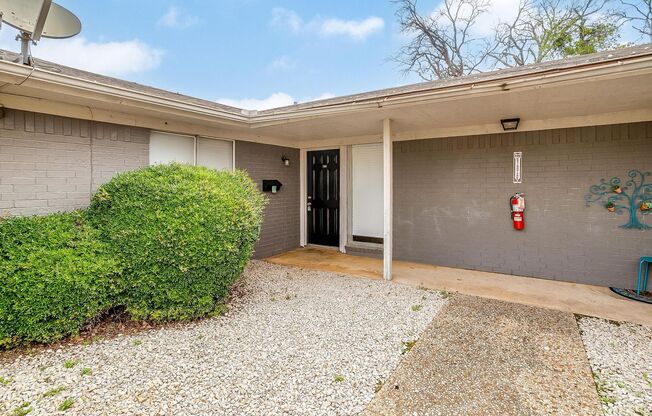 1 bed, 1 bath, 558 sqft, $995, Unit 320 W Mustang