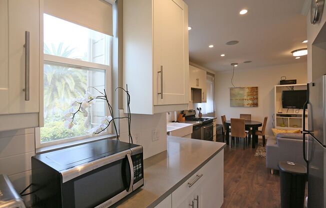 3 beds, 1 bath, $3,895, Unit 730 San Jose Avenue