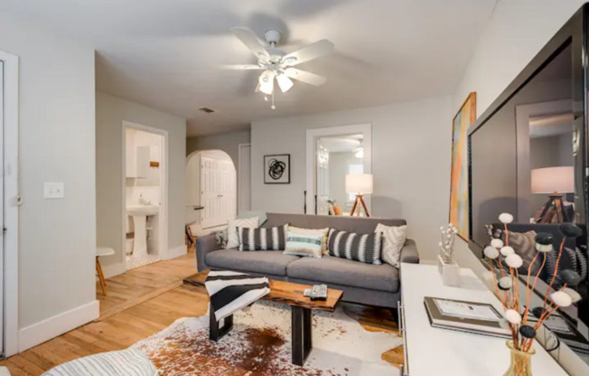 1501 W Myrtle