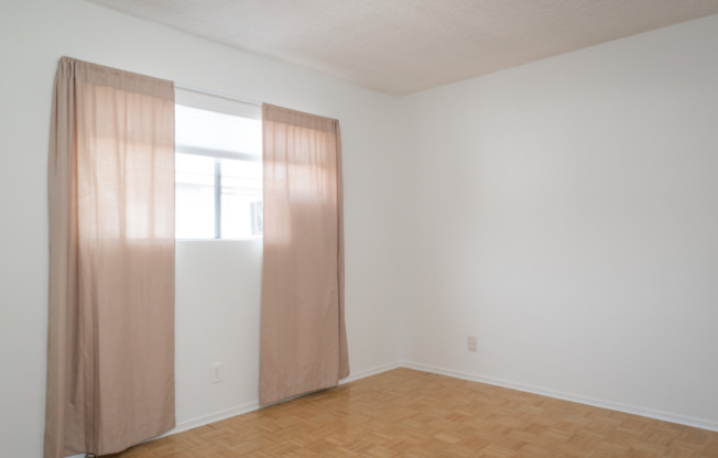 1311 OCEAN PARK BLVD