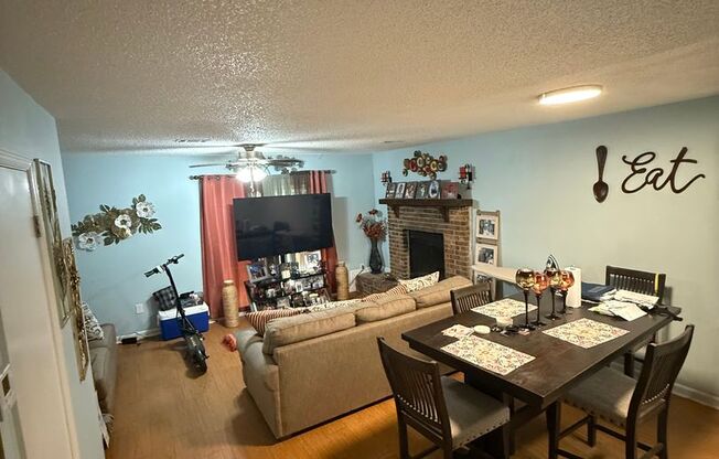 Upgraded 2BR/1.5BA Townhouse Apartment Conveniently Located!