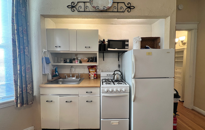 Studio, 1 bath, 220 sqft, $1,200, Unit 115 Wilminette