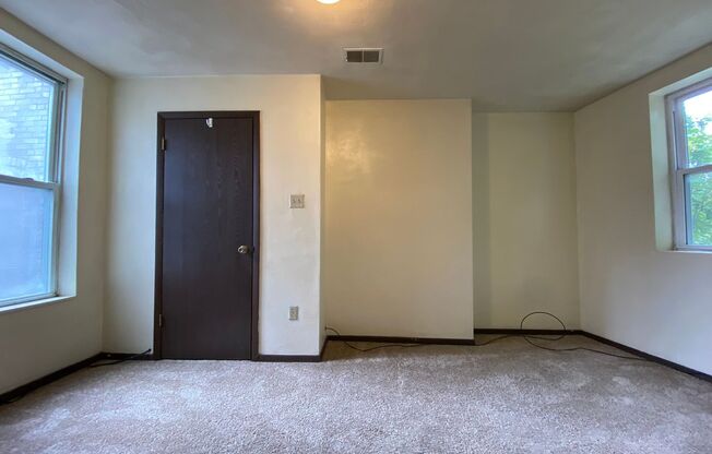 3 beds, 1 bath, $2,350, Unit 345204